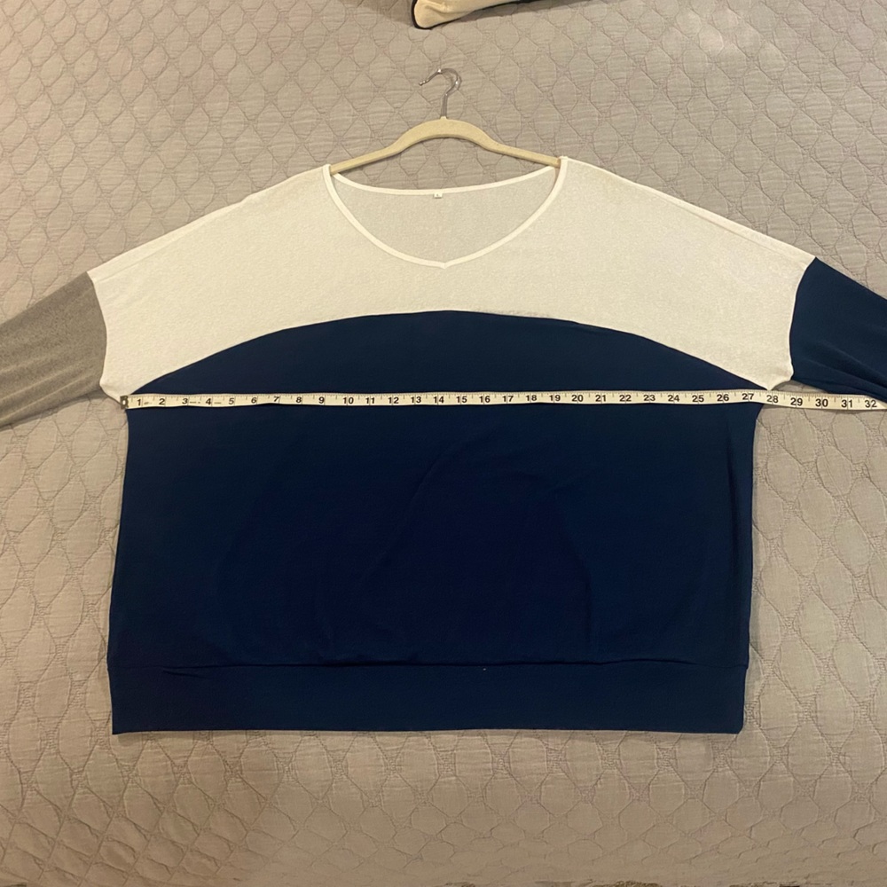 Color block pullover - Picture 2 of 3